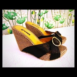Groove High Wedge Sandals